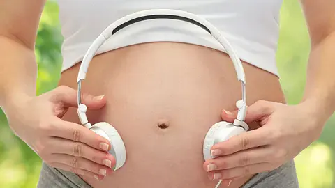 剛出生時，如何和小寶寶溝通呢